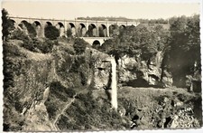 CARTE POSTALE DES ENVIRONS DE MAURIAC ( CANTAL ) LA CASCADE DE SALINS 
