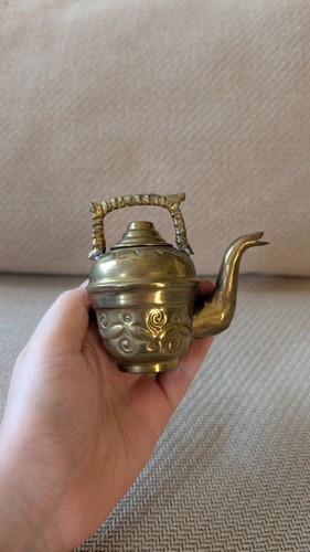 Petit récipient ancien - , en
