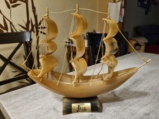 bateau en corne fait main,longueur 30 cm,hauteur 24,5 cm voir photos