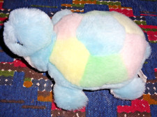 ST6/ DOUDOU PELUCHE VINTAGE TORTUE PLAYWELL GMBH  BLEU ROSE JAUNE VERT EXC ETAT