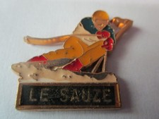PIN'S  TOURISME  /  SKIEUR   LE  SAUZE   /  RARE