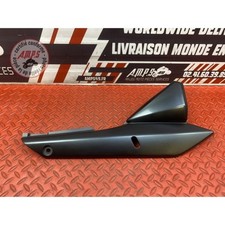 Cache plastique sous selle