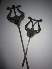 2 PORTE PARTITION EN FORME DE LYRE ANCIENNE