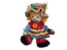 Poupée en tricot épouvantail