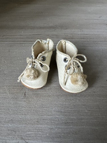 Chaussures anciennes blanches - anciennes,