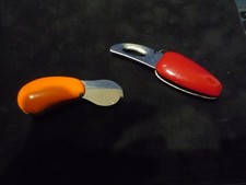 deux CANIFS COUTEAUX