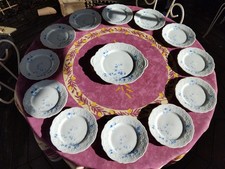 12 Assiettes à Dessert et Plat Porcelaine de Sologne Décor Floral Bleu en Relief