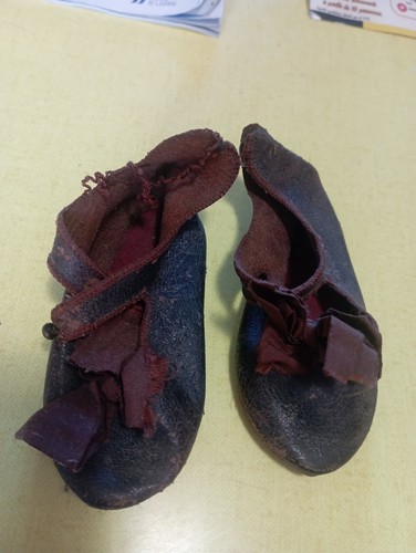 Ancienne paire chaussures - ,