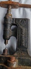 ancienne presse à oeillet DAUDE N°9 PARIS outil de cordonnier art populaire