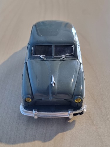 Ford vedette abeille - 1/43.,