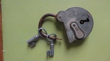 Ancien Cadenas métal galvanisé à Clé UNIS F.T.H. France 2 Clés Oreilles Mickey