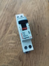 DISJONCTEUR MODULAIRE 2 AMPERES COURBE C Ref : 406771 LEGRAND 2A pour VMC