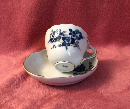 Tasse sous porcelaine - tasse,