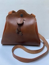 Sac bourse cuir marron fauve Fabrication Artisanale cool bohème leather bag