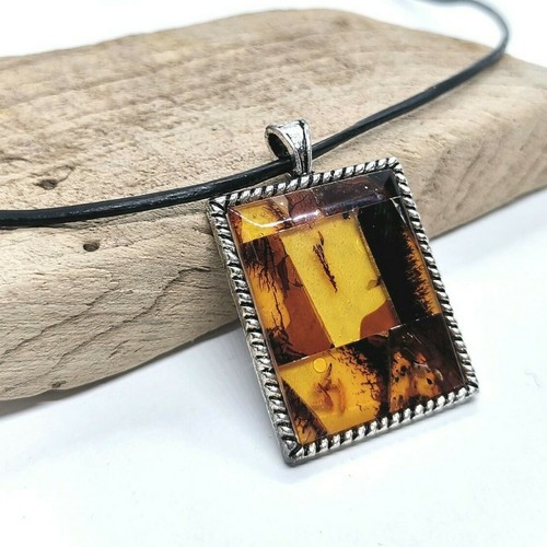 Pendentif carré ambre cadre