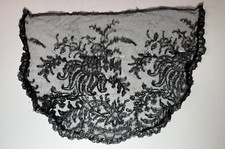 DENTELLE ANCIENNE- petite VOILETTE en dentelle Chantilly
