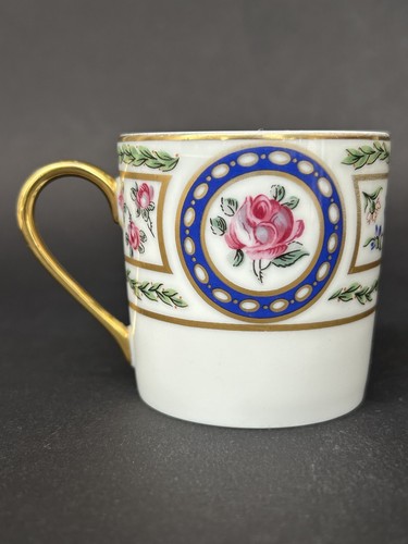 Jolie ancienne petite tasse - jolie,