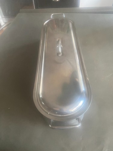 Une grande poissonnière inox - une,