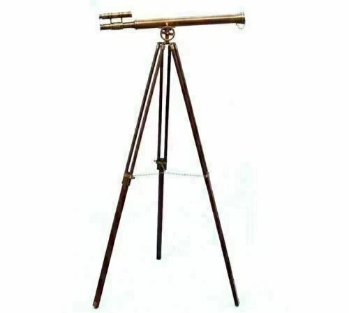 Ancien télescope sur pied - , en