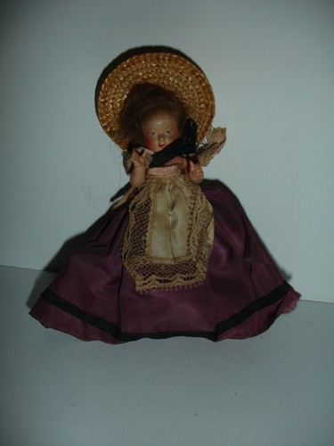 Mini poupée folklorique - poupée,