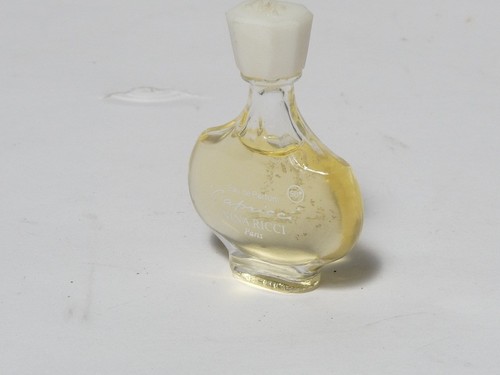 Echantillon parfum capricci - de,