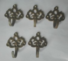 5 anciens crochet mural