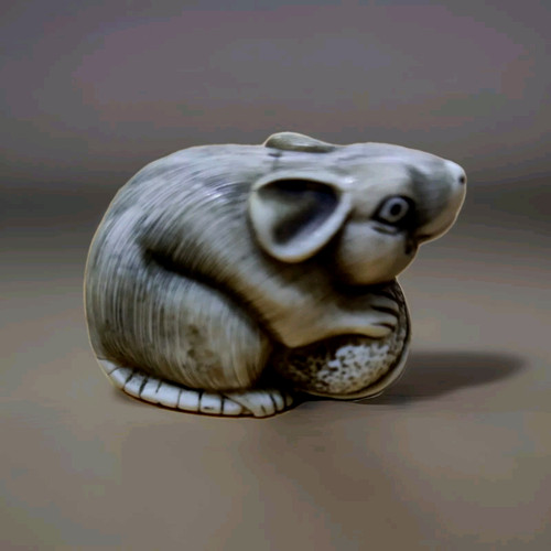 Okimono rat sculpté - , yeux