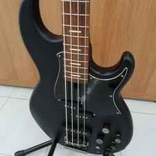 Guitare basse électrique (Yamaha) B734A noire produit d'occasion livraison de...