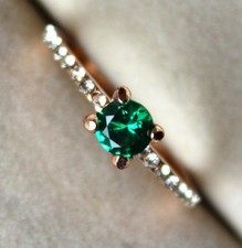 Emeraude Hydrothermale Verte de 0,460 ct -Bague Acier Inoxydable Rose et Zircons