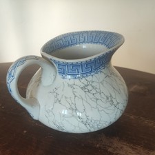 Broc de toilette en faience de Lunéville signé KG