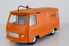 DINKY TOYS FOURGON PEUGEOT J7