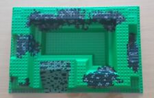 TRES RARE LEGO PLAQUE DE BASE EN RELIEF 32 x 48 x 6  SET 6090 CHATEAU MEDIEVAL