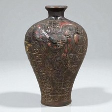 Vase chinois en céramique émaillée brune décor phénix incisé, 15,5 cm