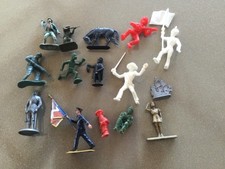 Lot de 15 figurines diverses