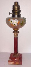 LAMPE A PETROLE PIED MARBRE