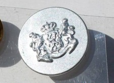 RARE BOUTON UNIFORME MILITAIRE EN ALU - ARMOIRIE - COURONNE LION BLASON - D:22mm