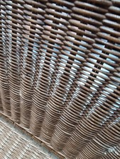 ensemble table ronde en verre et 4 fauteuils en rotin et acier+ un banc