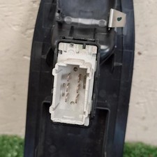 Interrupteur de leve vitre avant droit PEUGEOT 208 1 phase 1 1.0 PTEC 96751118ZD