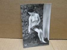 NU carte postale femme assise