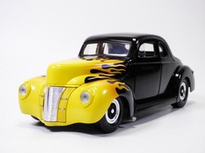 OCCASION en boite FORD DELUXE V8 COUPE HOT ROD noir & flamming  1/18