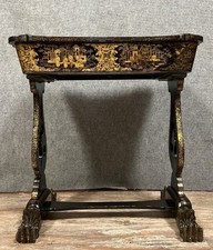 Table à ouvrage en laque, bois noirci à décor de scènes chinoises, ép. Nap III