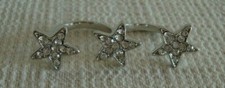 bague anneaux 2 doigts métal argenté et strass 3 étoiles 