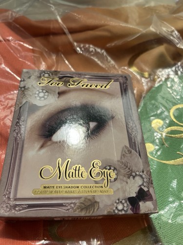 Too faced matte - too, eye