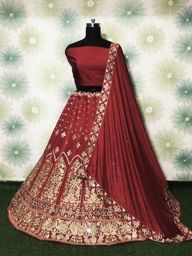 Bridalfashion designer - in,