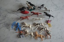 SOLDAT FIGURINE CHEVAUX INDIENS COWBOYS EN PLASTIQUE VINTAGE