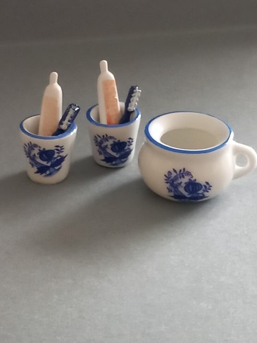 Lot miniatures porcelaine - de,