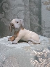 figurine en porcelaine, petit chien Allemagne, Gotha Pfeffer ? numéroté en creux