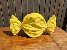Magnifique sculpture déco pop art en céramique contemporaine bonbon jaune
