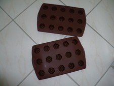 TUPPERWARE NEUF  LOT DE 2 MOULES A CANNELES COLLECTOR