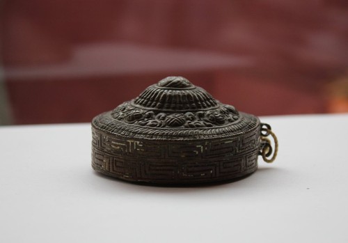 Round antique chinese or - 2.5",
